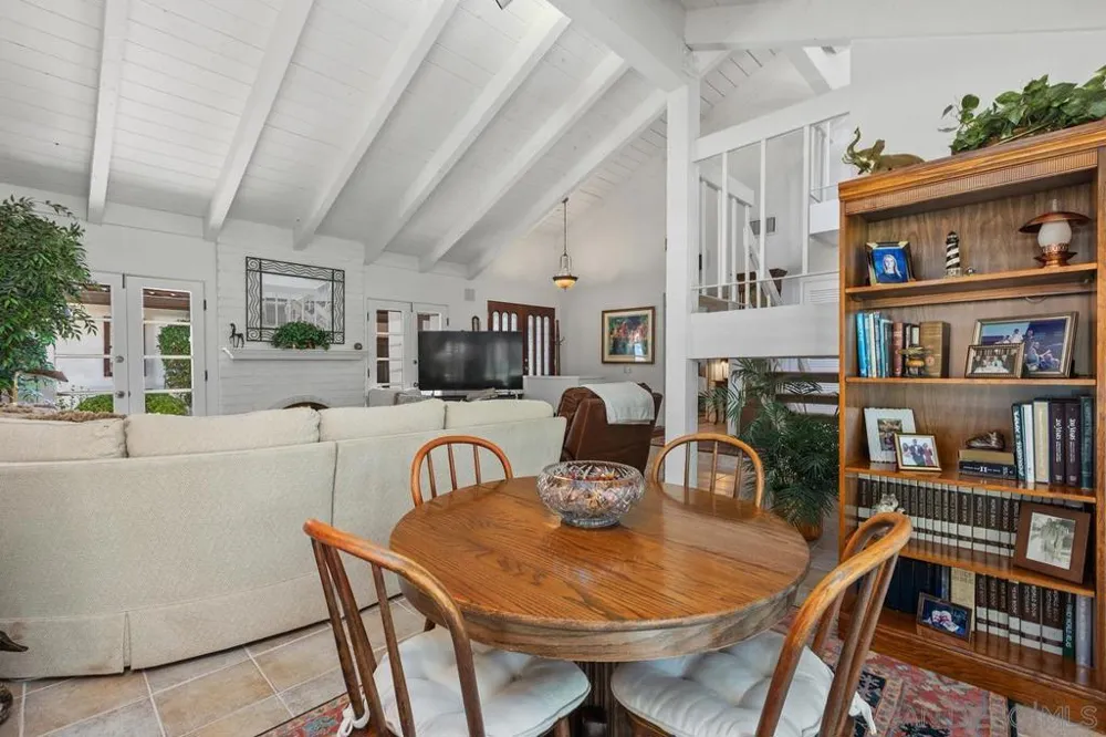 623 Camino Catalina Solana Beach, CA 92075