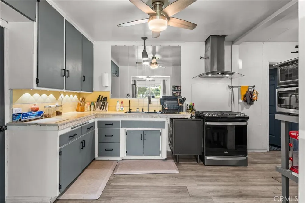 323 Morris Avenue West Covina, CA 91790