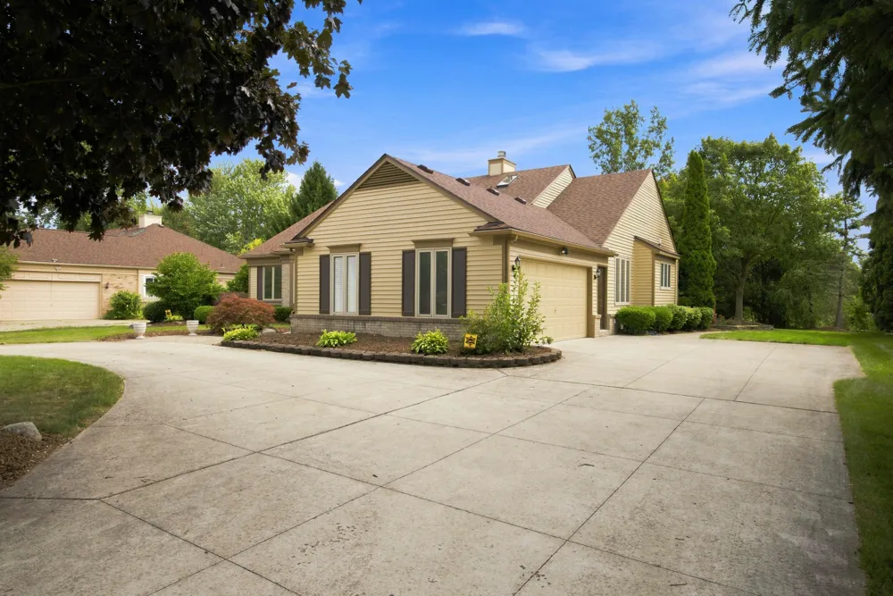 1553 Devonshire Drive Troy, MI 48098