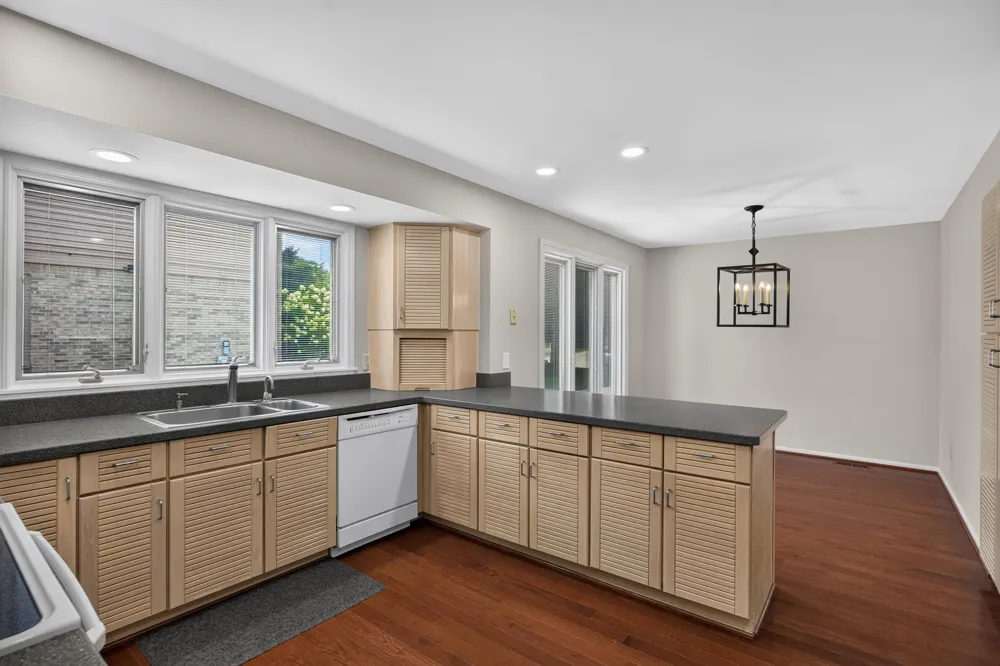 1553 Devonshire Drive Troy, MI 48098