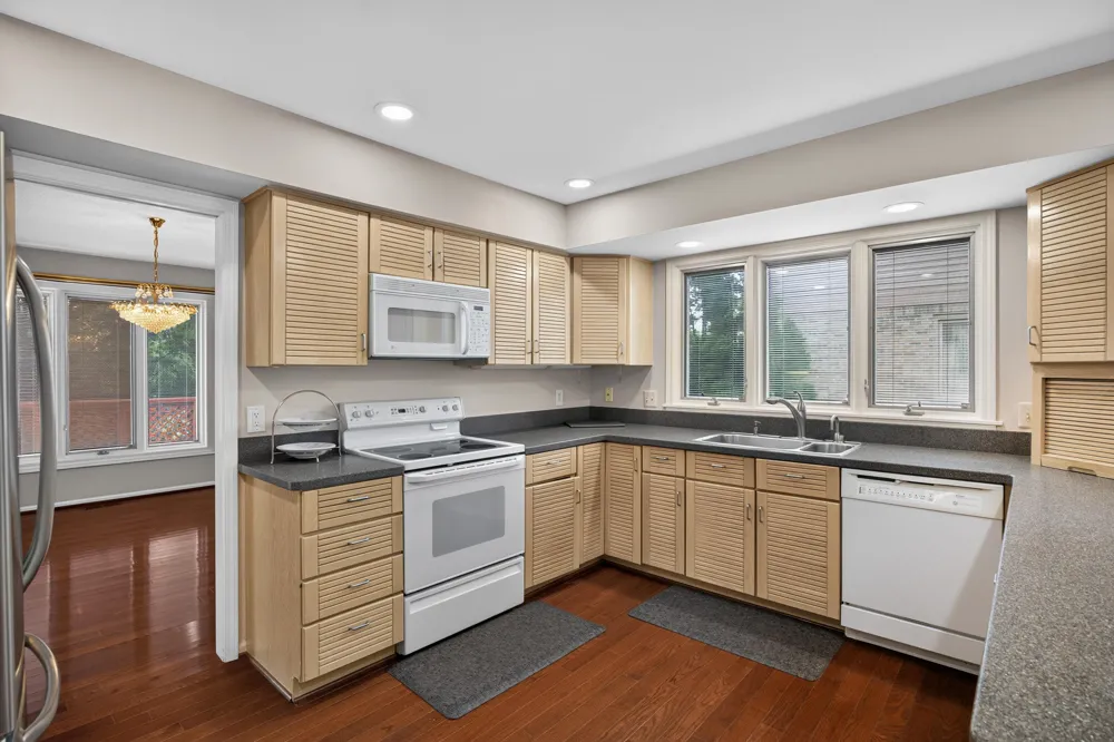 1553 Devonshire Drive Troy, MI 48098