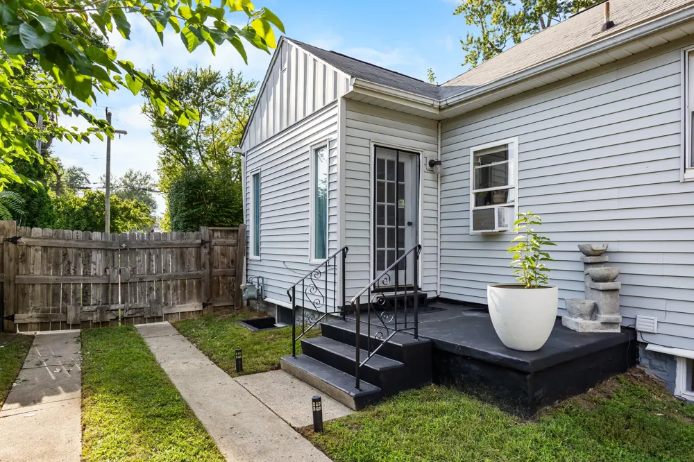 948 Prospect Road Ypsilanti, MI 48198