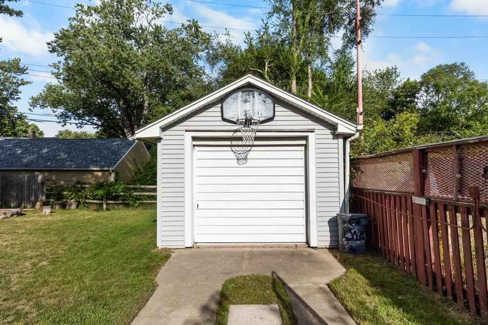 948 Prospect Road Ypsilanti, MI 48198