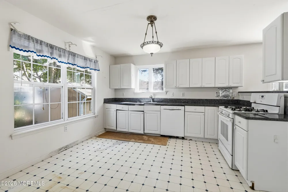 711 Anglesea Avenue Ocean Gate, NJ 08740