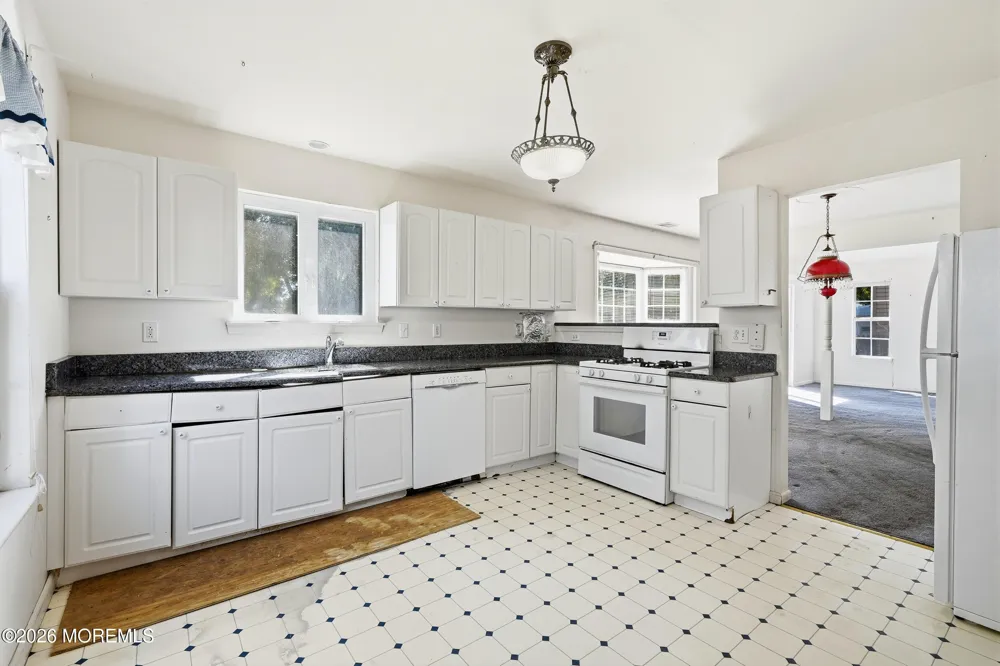 711 Anglesea Avenue Ocean Gate, NJ 08740