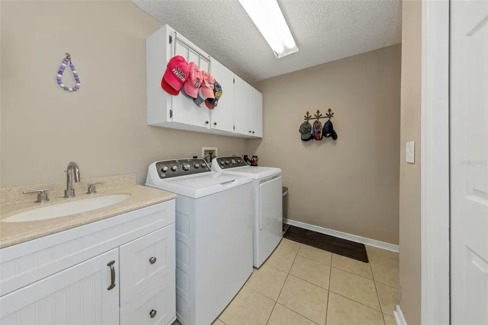 1620 COUNTRY LANE Dunedin, FL 34698