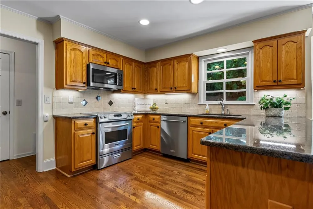 991 White Oak Pass Alpharetta, GA 30005