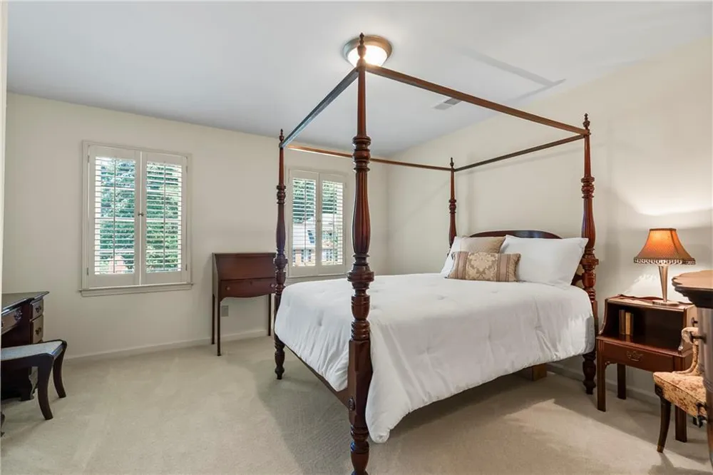 991 White Oak Pass Alpharetta, GA 30005