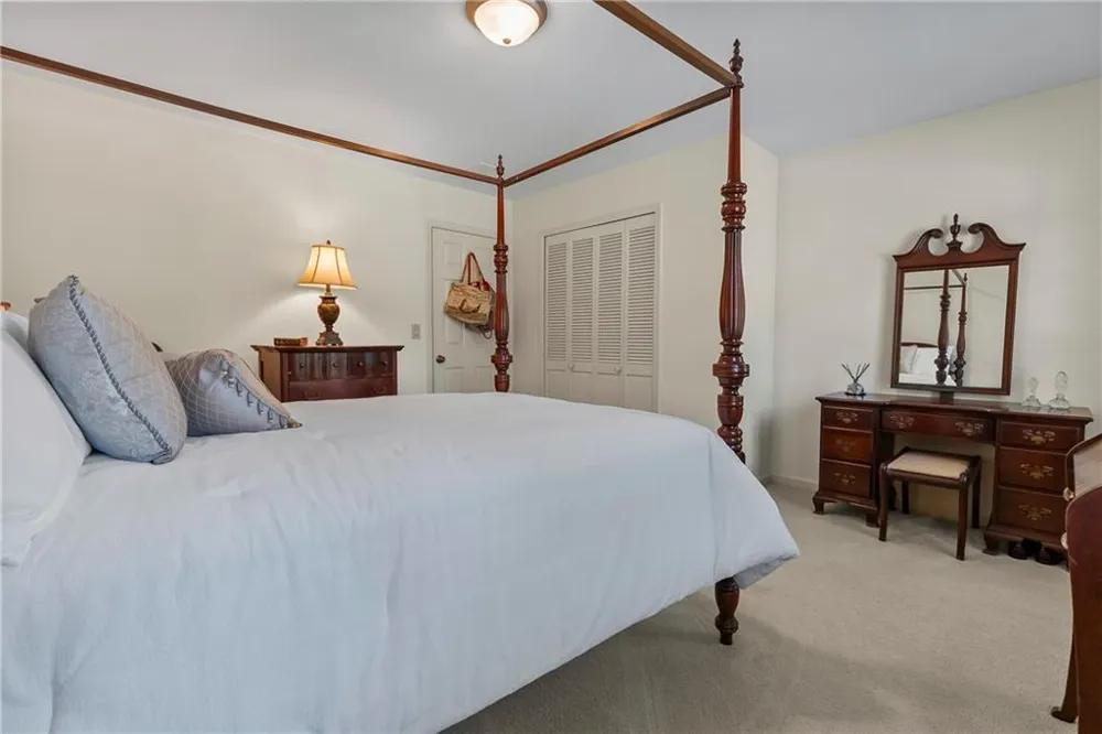 991 White Oak Pass Alpharetta, GA 30005