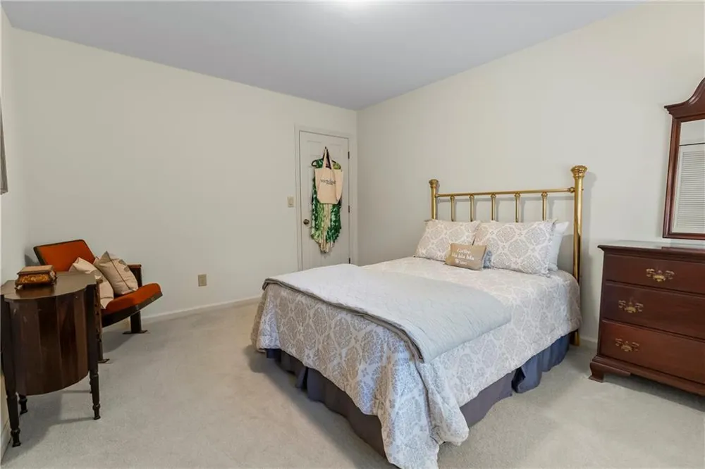 991 White Oak Pass Alpharetta, GA 30005