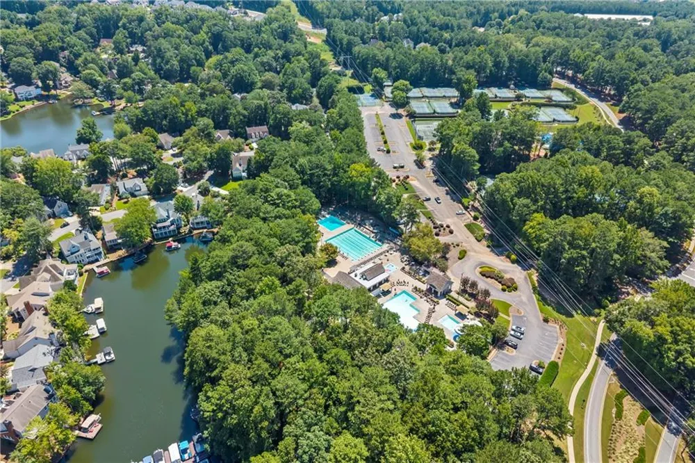 991 White Oak Pass Alpharetta, GA 30005