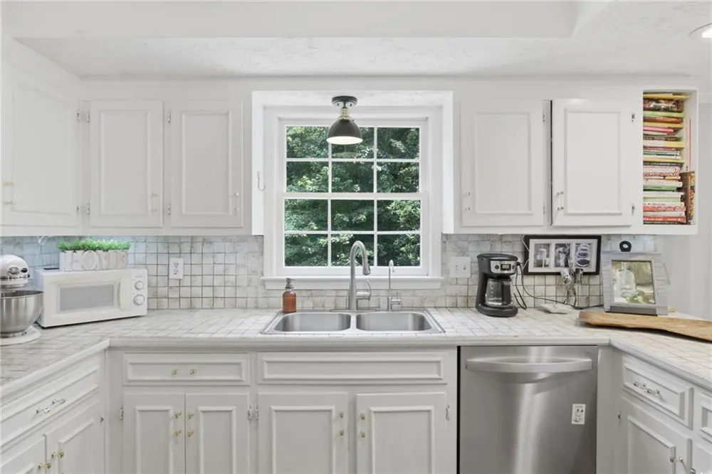 2059 Mountain Creek Drive Stone Mountain, GA 30087