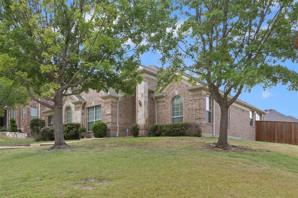 2501 Claymore Avenue Garland, TX 75043
