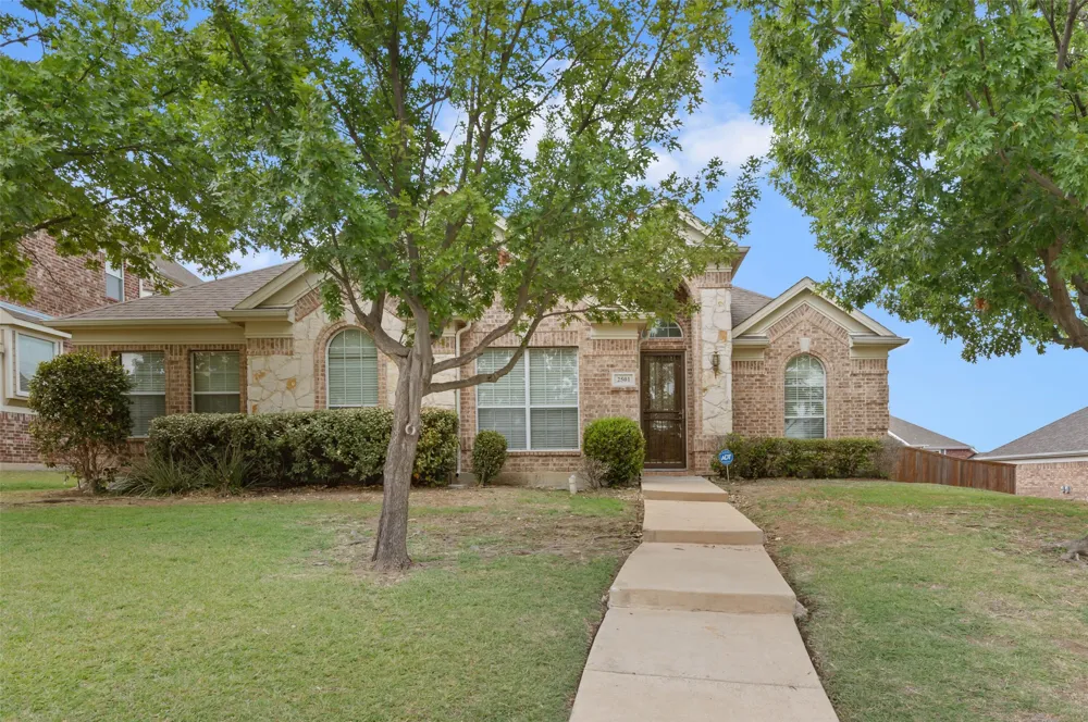 2501 Claymore Avenue Garland, TX 75043