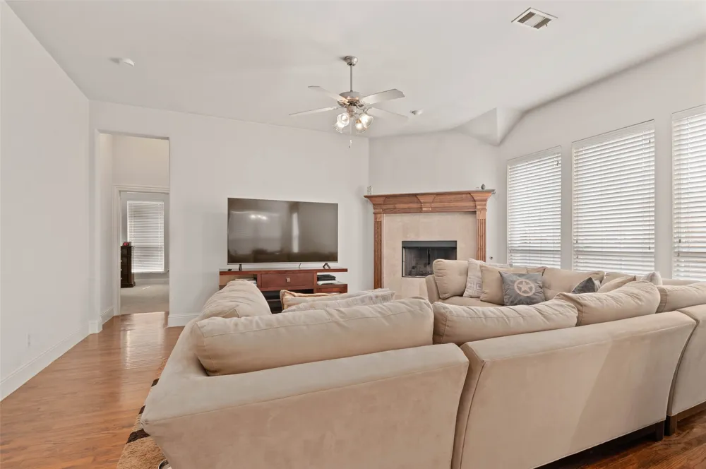 2501 Claymore Avenue Garland, TX 75043