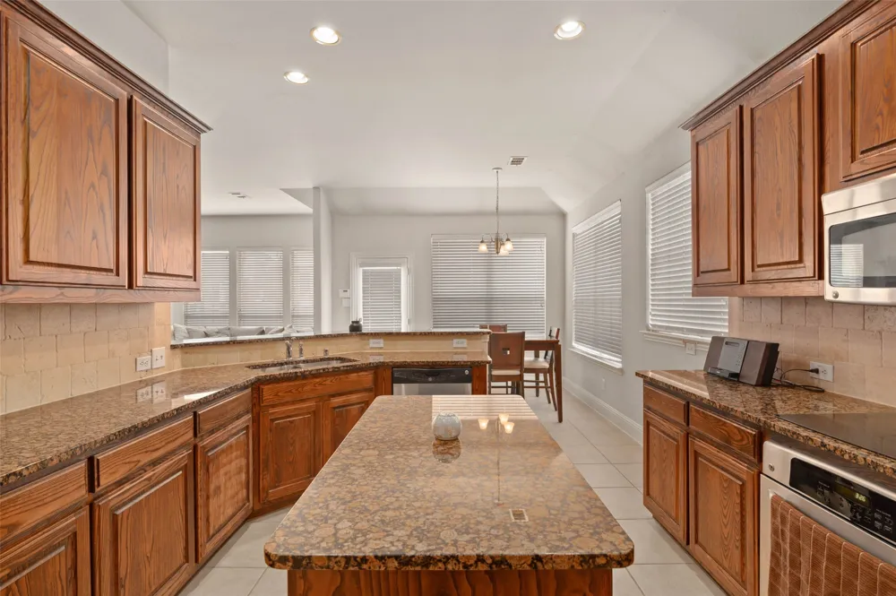 2501 Claymore Avenue Garland, TX 75043