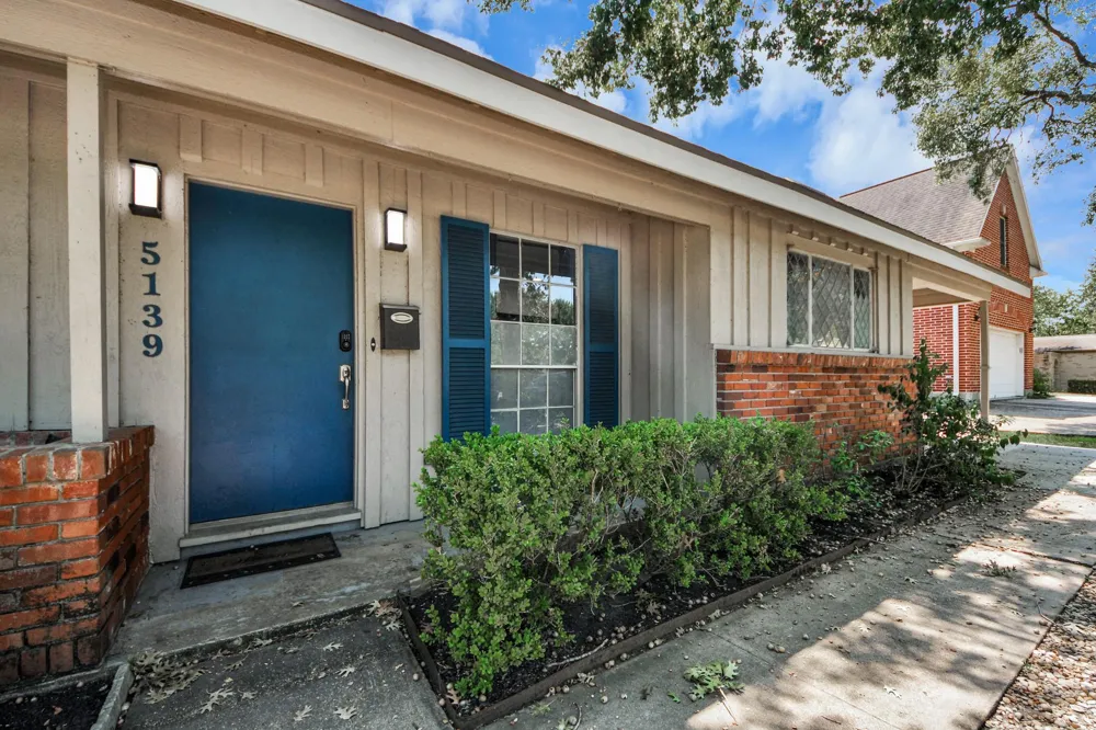5139 Beechnut Street Houston, TX 77096