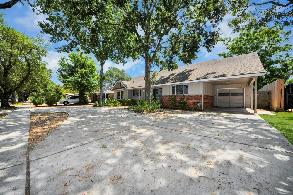 5139 Beechnut Street Houston, TX 77096