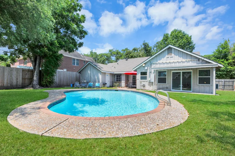 5139 Beechnut Street Houston, TX 77096