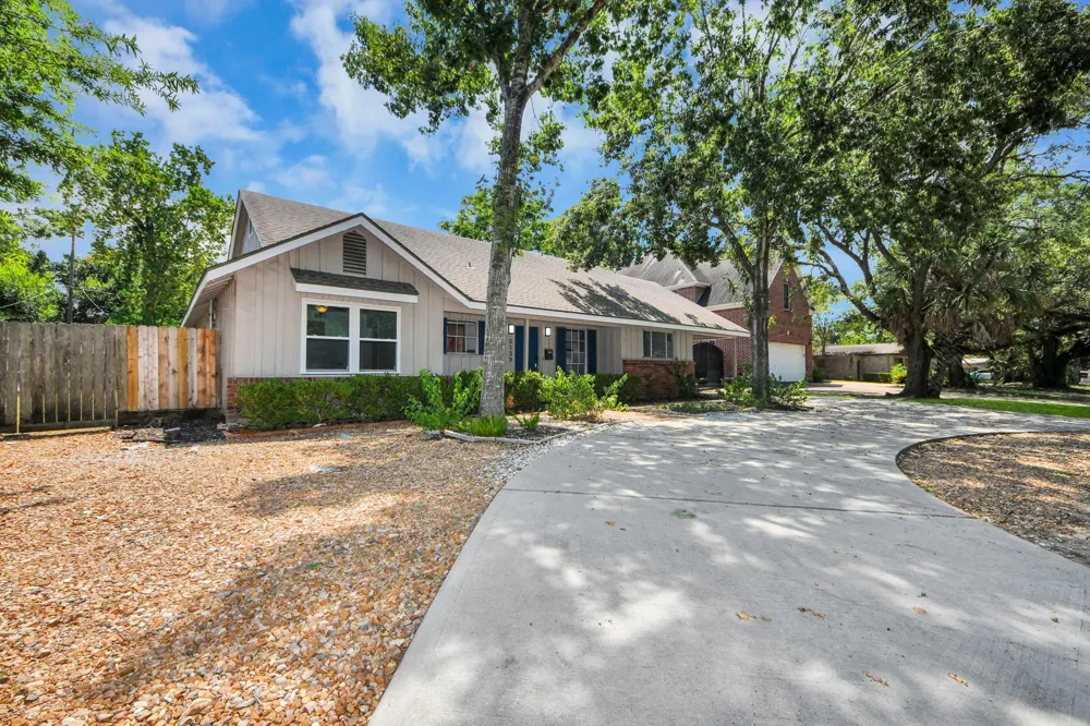 5139 Beechnut Street Houston, TX 77096