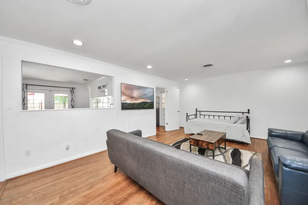 5139 Beechnut Street Houston, TX 77096