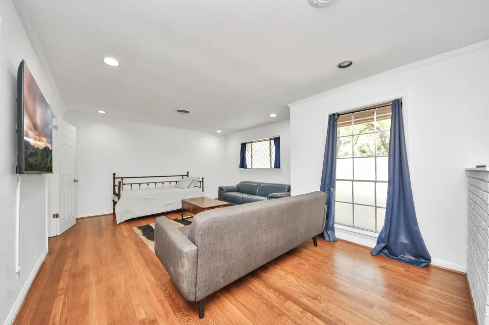 5139 Beechnut Street Houston, TX 77096