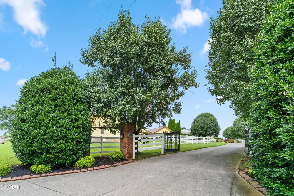 2399 McCleary Road Sevierville, TN 37876
