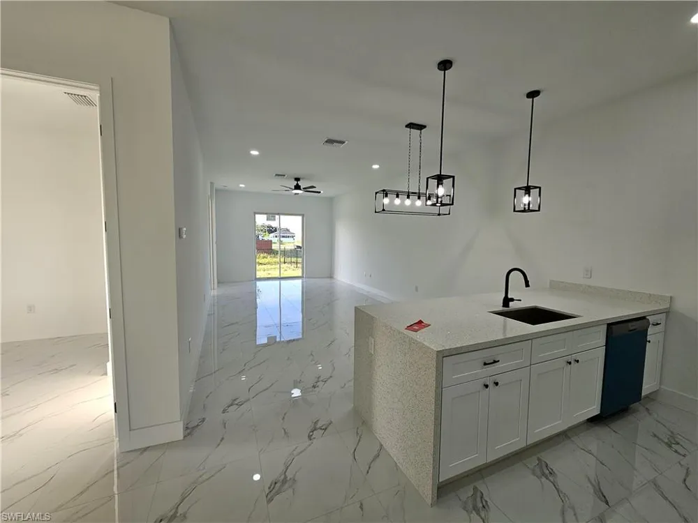 913 NE 15th Lane Cape Coral, FL 33909