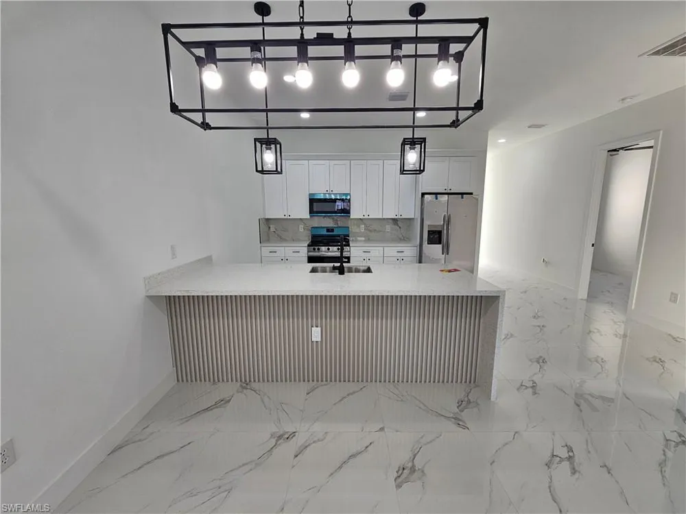 913 NE 15th Lane Cape Coral, FL 33909