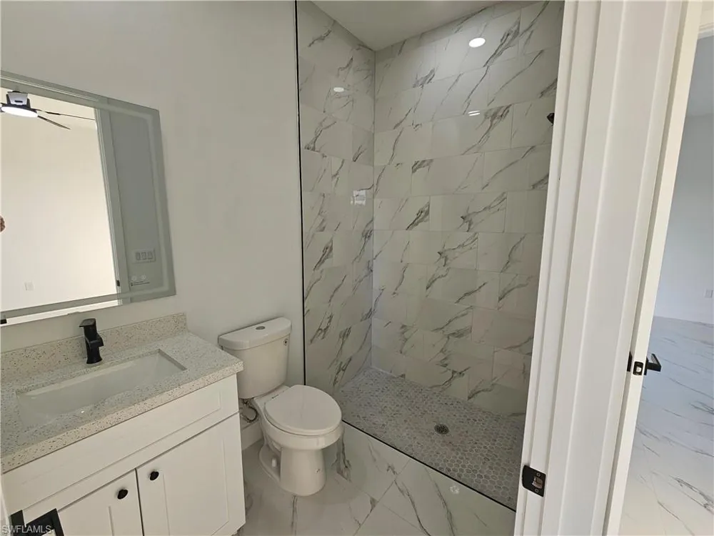 913 NE 15th Lane Cape Coral, FL 33909