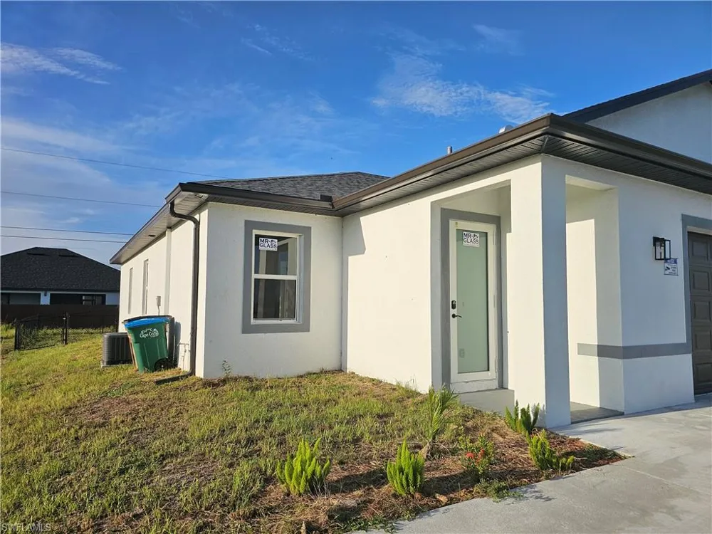 913 NE 15th Lane Cape Coral, FL 33909