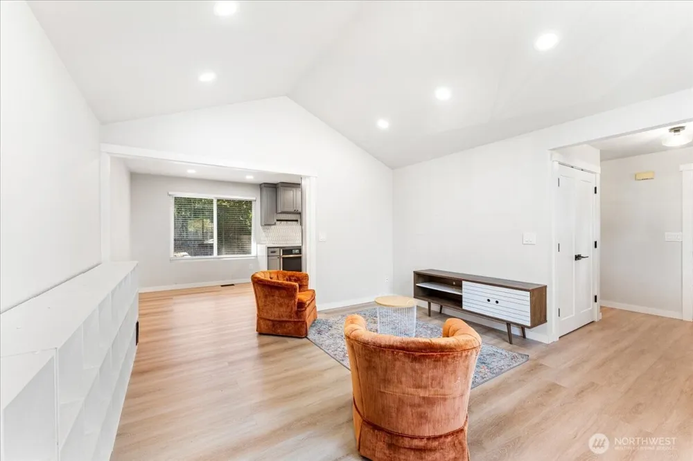 5421 James Place SE Auburn, WA 98092