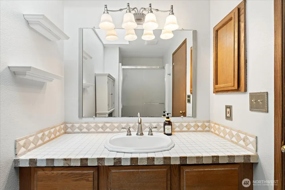 5421 James Place SE Auburn, WA 98092
