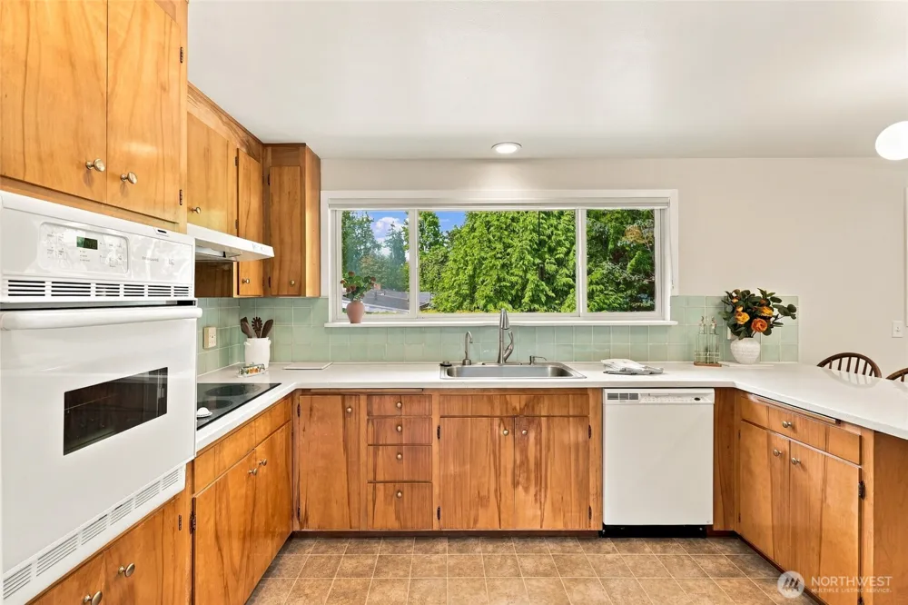 22118 78th Place W Edmonds, WA 98026