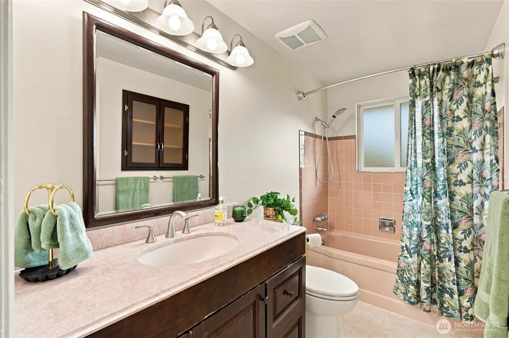 22118 78th Place W Edmonds, WA 98026
