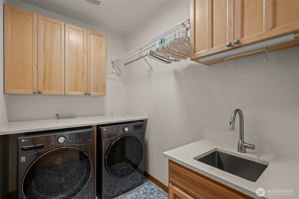 10601 NE Dry Creek Way Kingston, WA 98346