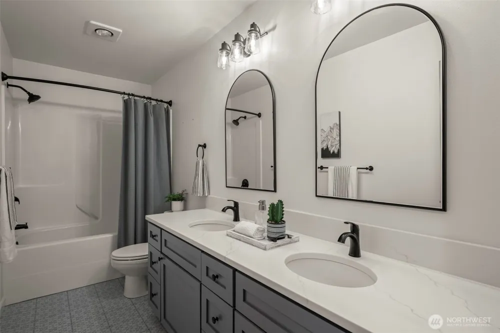 10601 NE Dry Creek Way Kingston, WA 98346