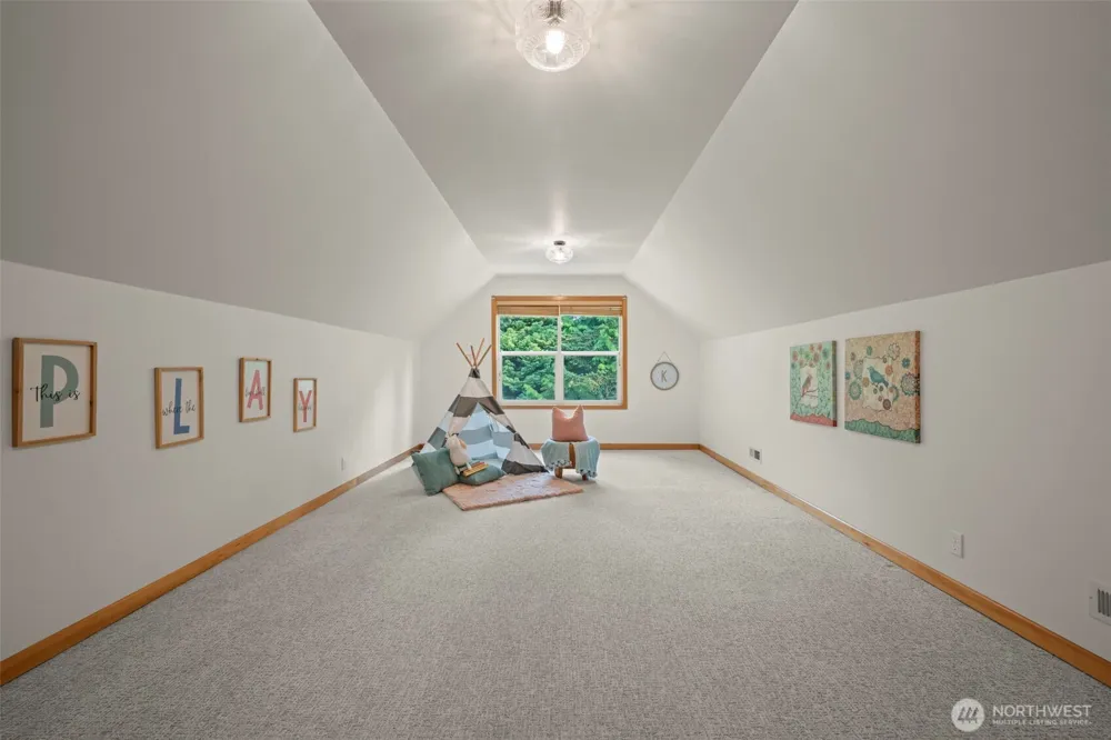 10601 NE Dry Creek Way Kingston, WA 98346