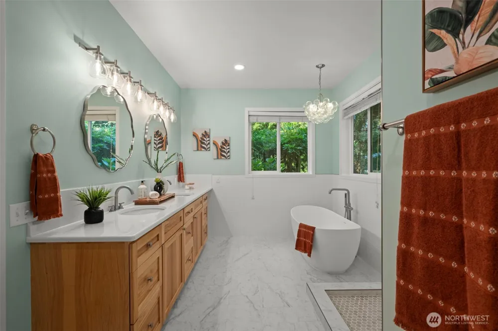 10601 NE Dry Creek Way Kingston, WA 98346