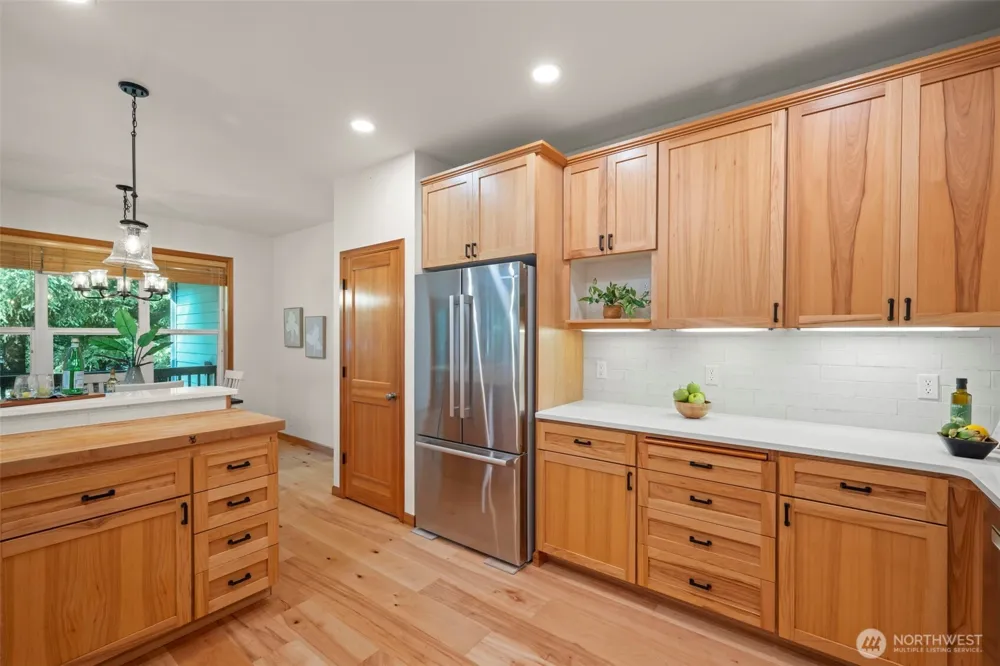 10601 NE Dry Creek Way Kingston, WA 98346