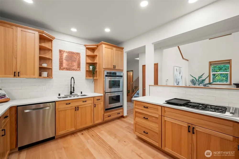 10601 NE Dry Creek Way Kingston, WA 98346