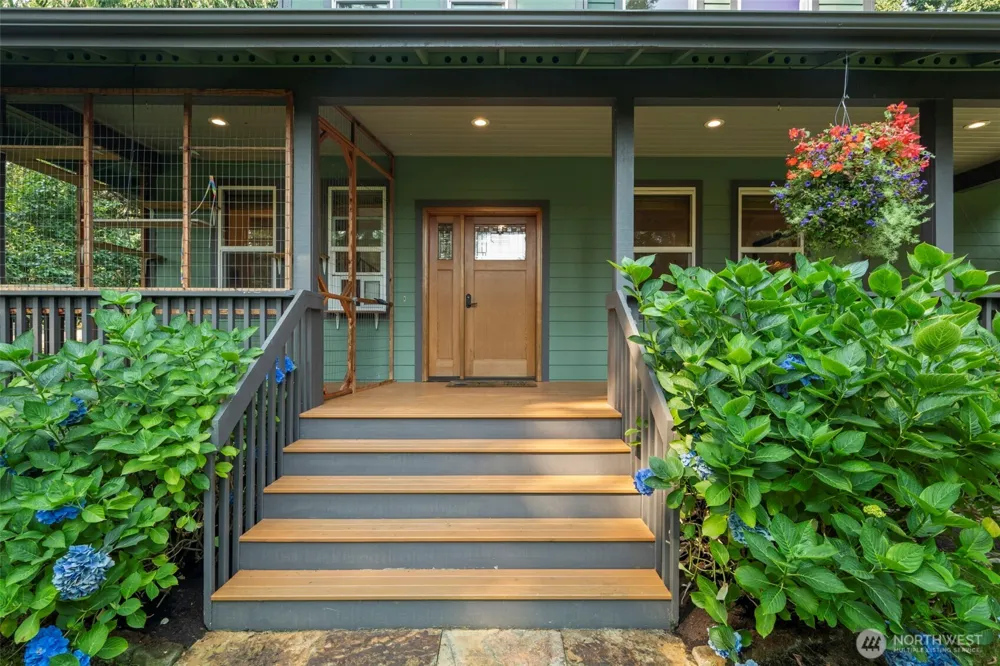 10601 NE Dry Creek Way Kingston, WA 98346