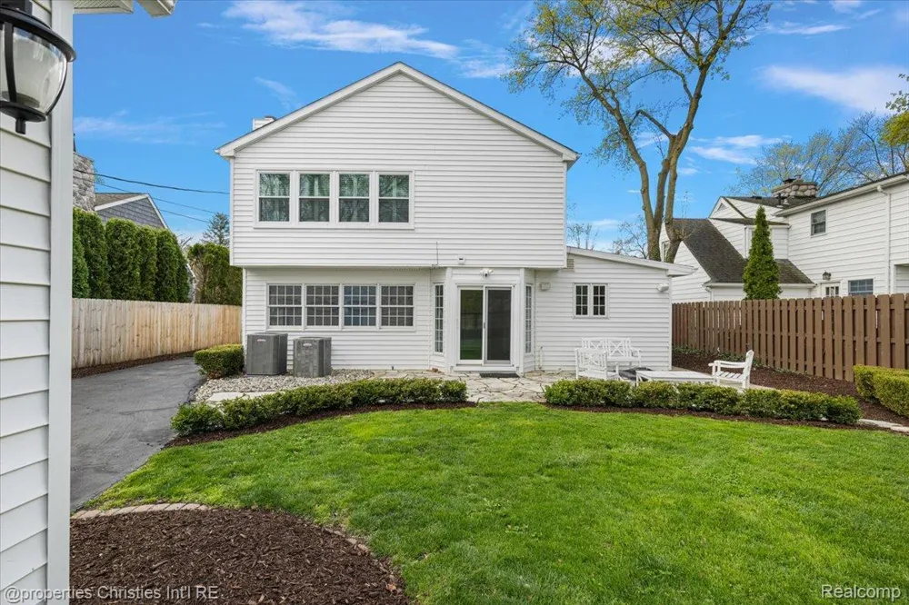 1900 Fairview Street Birmingham City, MI 48009