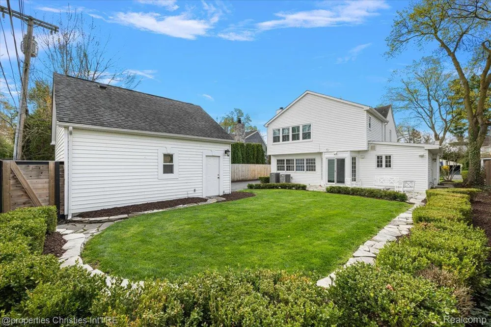 1900 Fairview Street Birmingham City, MI 48009