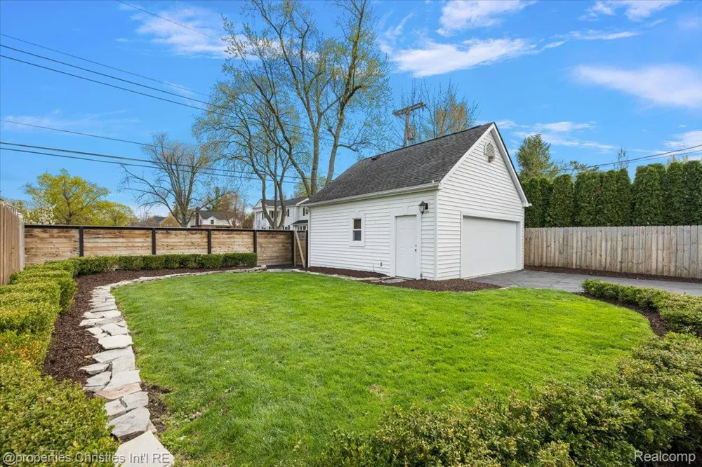 1900 Fairview Street Birmingham City, MI 48009