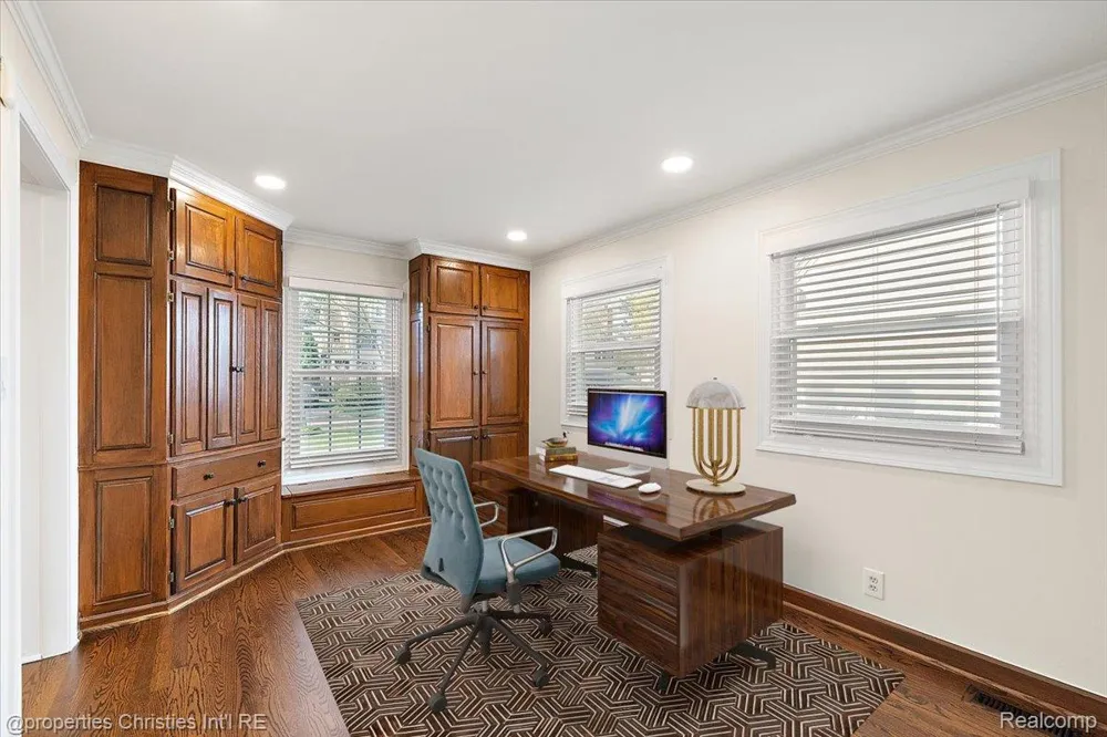 1900 Fairview Street Birmingham City, MI 48009