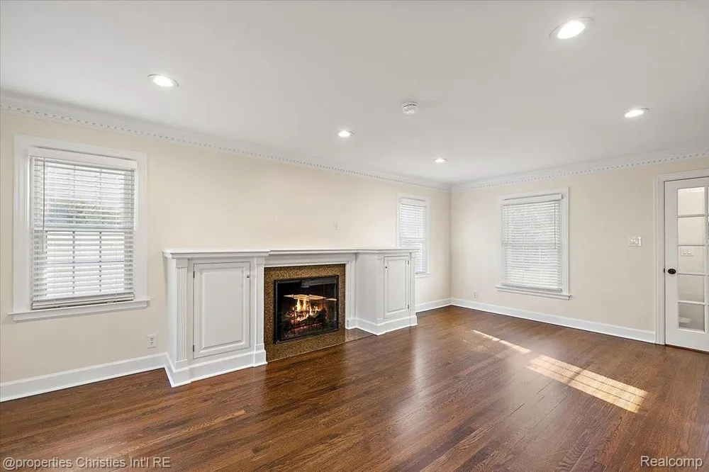 1900 Fairview Street Birmingham City, MI 48009
