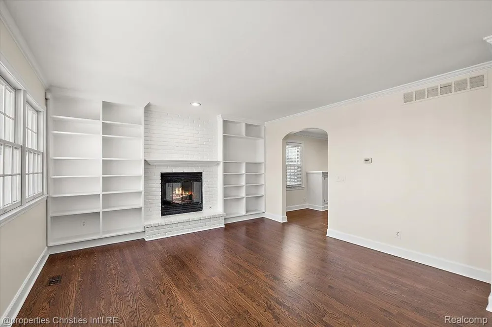 1900 Fairview Street Birmingham City, MI 48009