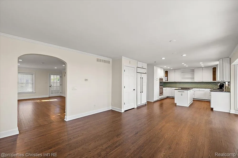 1900 Fairview Street Birmingham City, MI 48009