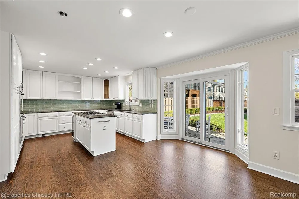 1900 Fairview Street Birmingham City, MI 48009